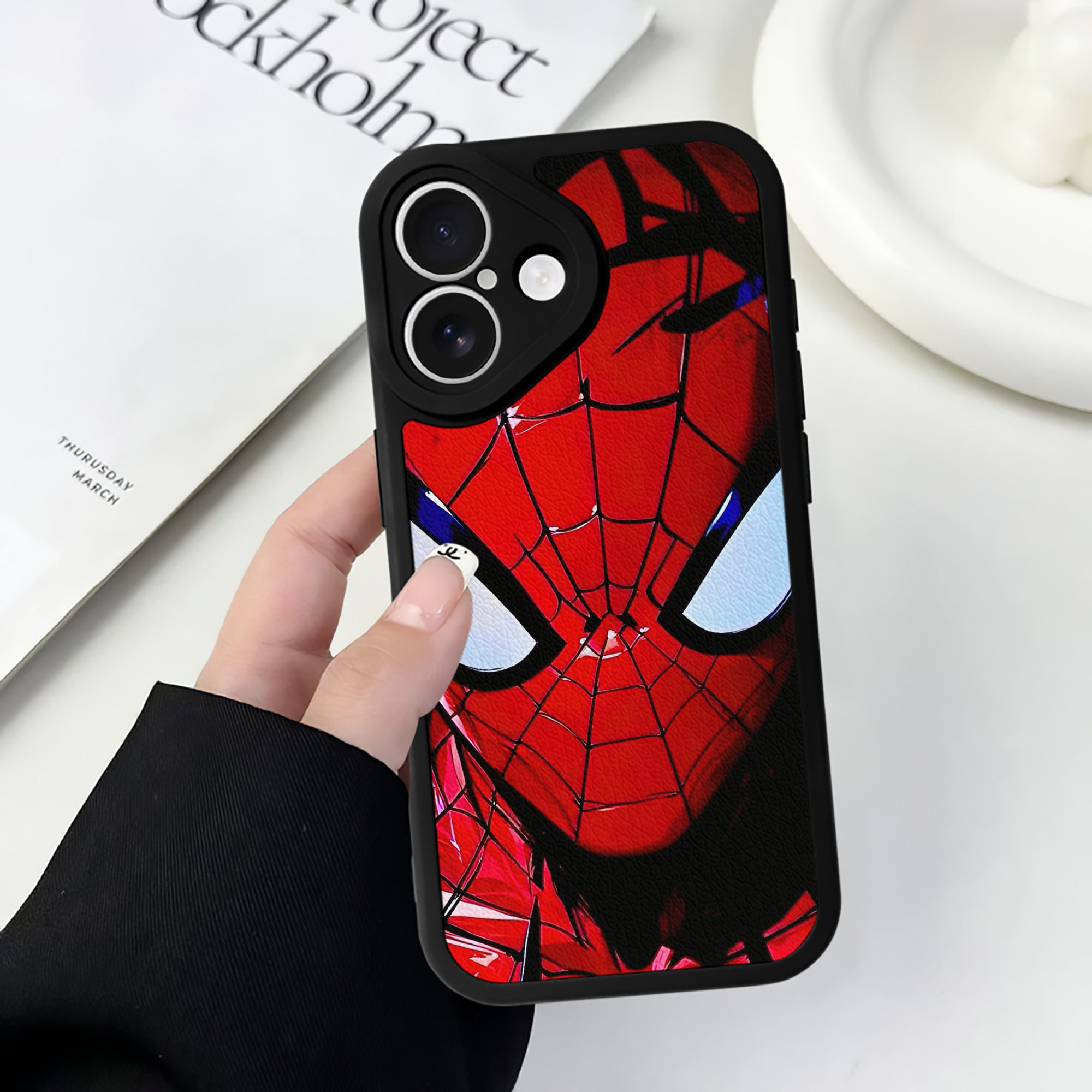 Spider Man スパイダーマン 【iPhone 16シリーズ対応】シリコンスマホケース（レザー調） 材質：シリコン